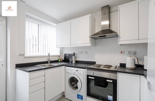 Liverpool House | Large 4 bedroom house- Liverpool