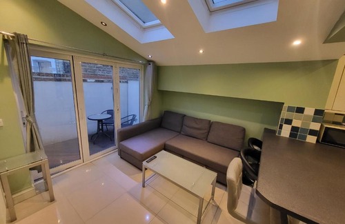 Hammersmith and Fulham Apartment | Large 4 Bedroom House In Central London