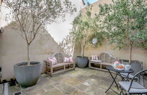 Burford Cottage | Large 4 bedroom luxury holiday home in the Cotswolds for 10 guests - The Brewery