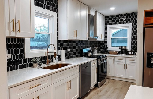 Cleveland House | Large 4 Bedroom Recently Renovated W/Hot Tub!