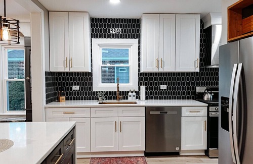 Cleveland House | Large 4 Bedroom Recently Renovated W/Hot Tub!