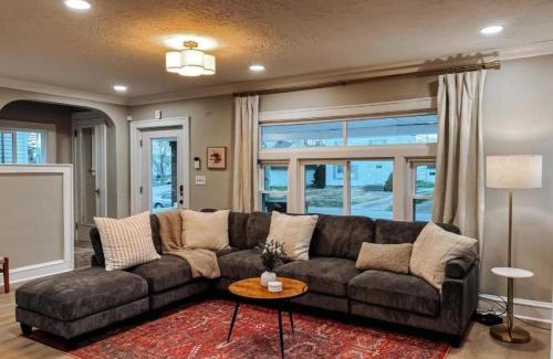 Cleveland House | Large 4 Bedroom Recently Renovated With Hot Tub