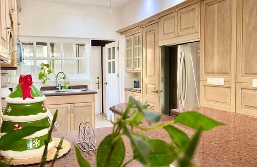 Zona Hotelera House | Large 4 bedroom Villa in Hotel Zone!