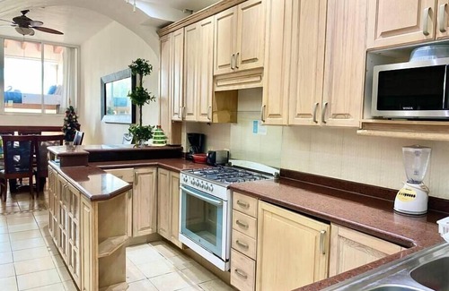 Zona Hotelera House | Large 4 bedroom Villa in Hotel Zone!