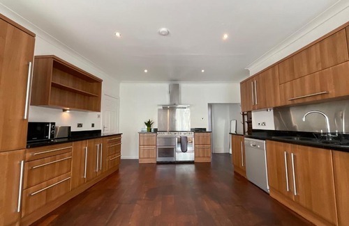 Hepworth House | Large 4 double bedroomed townhouse in central Holmfirth