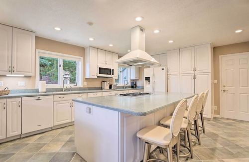 Lake Lure House | Large 5 Bdrm Golf Course home, Mountain Views & Rumbling Bald amenities.