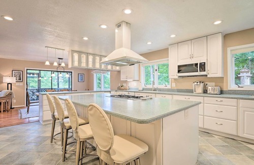 Lake Lure House | Large 5 Bdrm Golf Course home, Mountain Views & Rumbling Bald amenities.