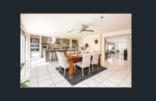 Biggera Waters House | Large 5 bedroom home 5 minute walk to Harbour Town