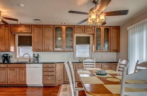 Cape May Court House House | Large 5 bedroom Bayfront home with 180 degree unobscured views of the back bay