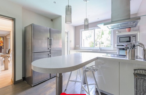 Lagord House | Large 5-Bedroom House with Pool in Lagord, Sleeps 10