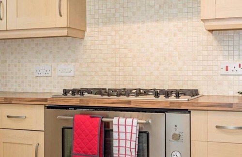 Bedford House | Large 5BR Home in Bedford Ideal for big Groups