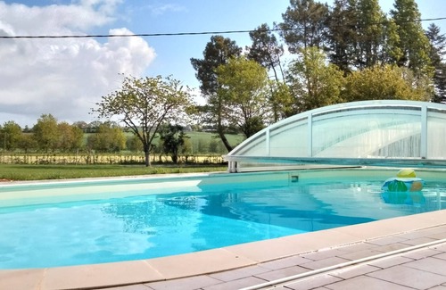 Martigne-Ferchaud House | Large 6-bedroom gîte near Rennes, 2bathrooms, 3wc, heated swimming pool, 10p pond