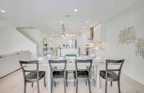 Coachella House | Large 7 Bdr + 9 beds, Huge GameRoom, Putting Green, Bocce, Pool & Spa, designer