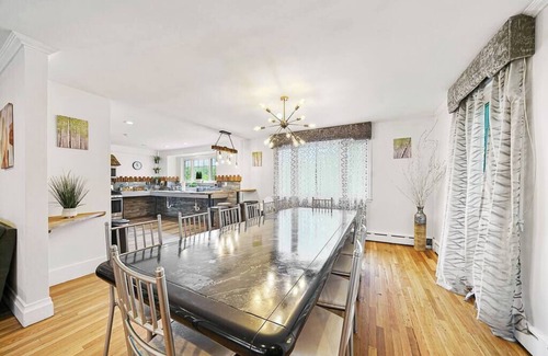 Woodridge House | Large 7B/3B Villa w/Indoor Pool, Hot Tub, Slps 16