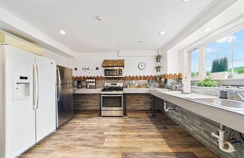 Woodridge House | Large 7B/3B Villa w/Indoor Pool, Hot Tub, Slps 16