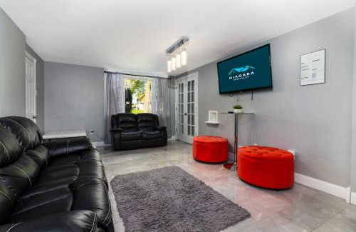 Downtown Niagara Falls House | Large 7BR,4BA, Short walk to Niagara Falls