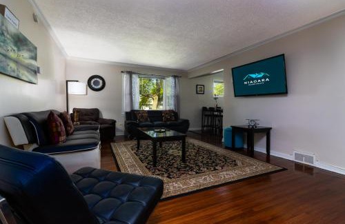 Downtown Niagara Falls House | Large 7BR,4BA, Short walk to Niagara Falls