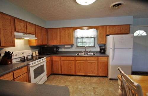 Monticello House | Large 8 Bedroom Home Overlooking Play Area, And Pool. Great For Family Reunions.