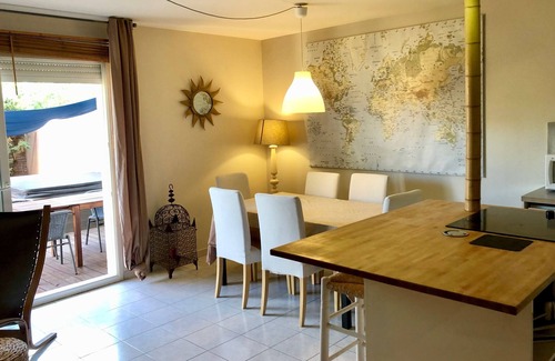 Aigues-Mortes Apartment | Large and beautiful apartment with Spa, 6 people, garden, all comfort