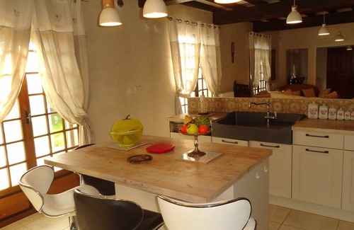 Vedene Villa | Large and beautiful character villa located in peace and nature