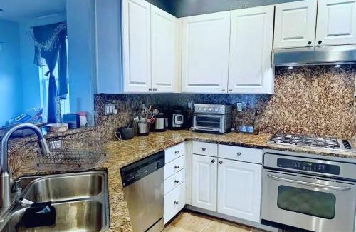 Bayshore Heights House | Large and Cozy Home 2BD 2BA Near SF