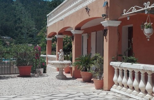 Sollies Pont Villa | Large and lively family villa in the heart of Provence