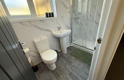 Bridgend House | Large and Peaceful 4-Bedroom House in Bridgend
