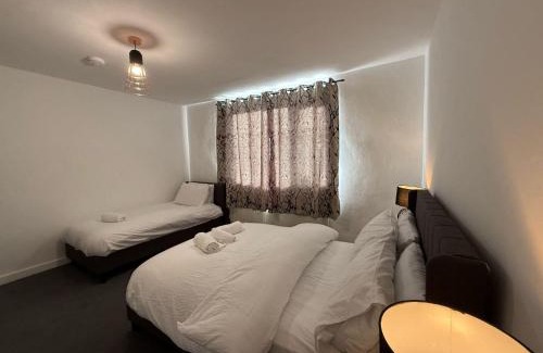 Bridgend House | Large and Peaceful 4-Bedroom House in Bridgend