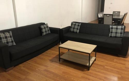 Elizabeth Apartment | Large and private apartment can sleep up to 8 people comfortably with direct NYC Manhattan train only 5 minute walk away