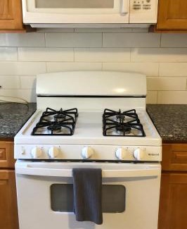 Elizabeth Apartment | Large and private apartment can sleep up to 8 people comfortably with direct NYC Manhattan train only 5 minute walk away