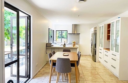 Mangawhai Heads House | Large and private summer pad | Spa | huge backyard | 3 mins to beach