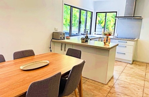 Mangawhai Heads House | Large and private summer pad | Spa | huge backyard | 3 mins to beach