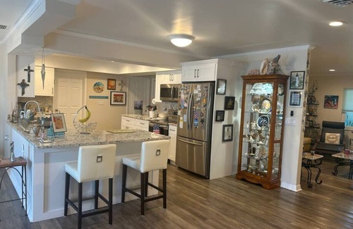 South Venice House | Large and spacious 1 bedroom with backyard