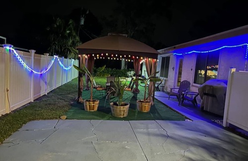 South Venice House | Large and spacious 1 bedroom with backyard