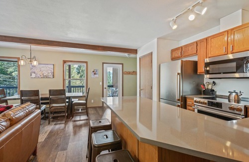 Sandpoint Ski Chalet | Large and well appointed. Four bedroom, four bathroom, Steps to lift!