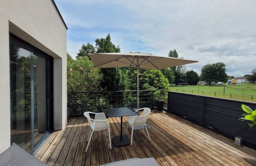 Fargues-Saint-Hilaire Apartment | Large apartment with hammam, sauna, terrace, between Bordeaux and Saint-Emilion