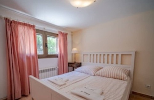 Urbanizacion Mont Ferrutx Apartment | Large apartment in a villa by the sea (Sa Vinya II)