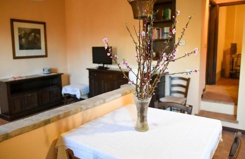 Granarola House | Large apartment in a stone farmhouse