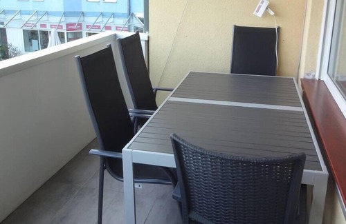 Dachau District Apartment | Large Apartment by the Train Station – Near Munich
