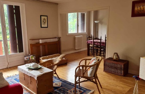 Saint-Beat Apartment | Large apartment with magnificent view of the river and the mountains 7 minutes from Spain