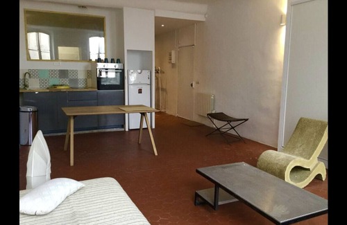 Hotel-de-Ville Apartment | Large Apartment ❤️typical historic district of Marseille old port basket