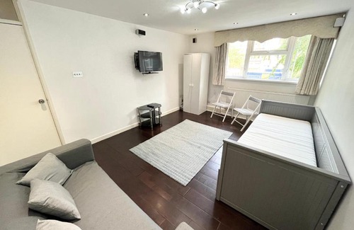 Latchmere Apartment | Large apt close to central LDN