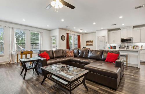 West Dallas House | Large BackYard & Patio, Family Friendly, Near Downtown Dallas
