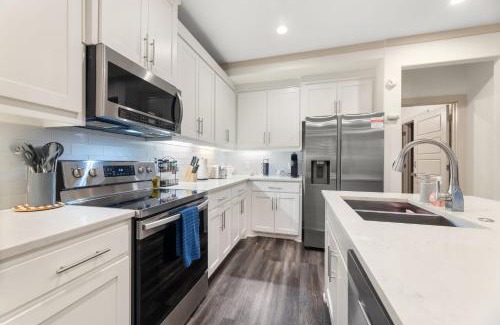 West Dallas House | Large BackYard & Patio, Family Friendly, Near Downtown Dallas