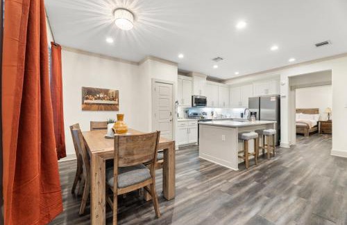 West Dallas House | Large BackYard & Patio, Family Friendly, Near Downtown Dallas