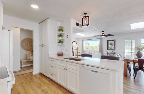 Academy Place House | Large Backyard, Walking Distance to Bars and Restaurants. 10 Minutes to Tram!