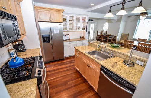Admiral Estates House | LARGE BEACH FRONT HOME WITH POOL