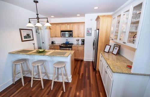 Admiral Estates House | LARGE BEACH FRONT HOME WITH POOL