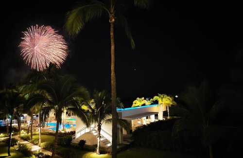 Las Glorias Apartment | Large Beach Front 2bed/2bath Condo: Save $50+/nt!