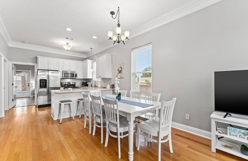 Holiday Beach House | Large Beach House w/Private Heated Pool, 5 Minute Walk to Beach & Restaurants!